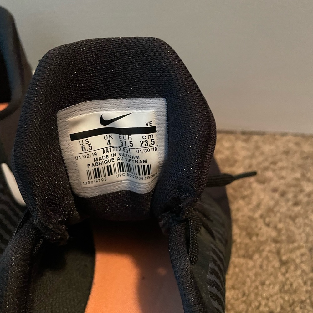 Nike Training - Picture 3 of 8